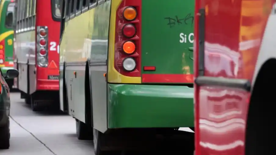 Ratifican el paro de colectivos para miércoles y jueves para el interior del país