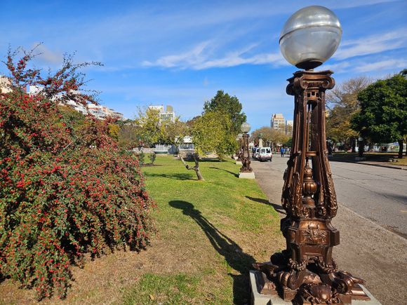 Un sábado feriado con temperatura agradable para disfrutar de la ciudad
