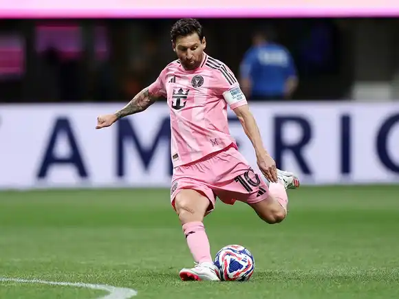 Messi volvió con un golazo y una asistencia de taco para