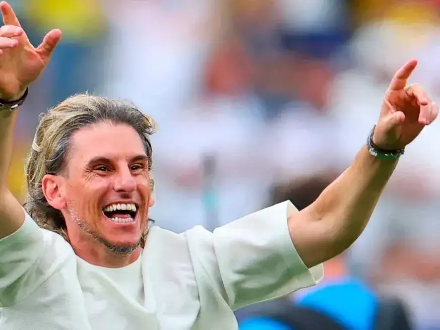 El entrenador y un momento emotivo, tras ganarle a los teutones.