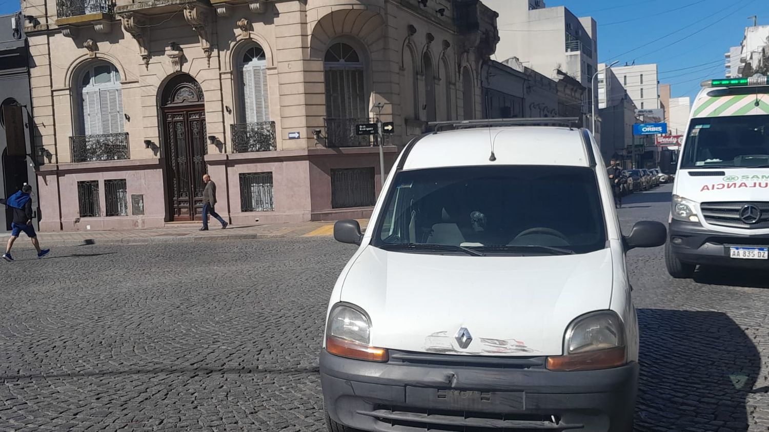 Un motociclista fue hospitalizado tras un accidente en el centro