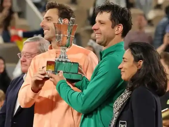 Horacio Zeballos campeón de Roland Garros en dobles juntoa a Marcel Granollers. Foto:@rolandgarros