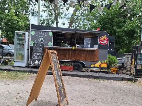 Polémica por el retiro del único foodtruck para celíacos en el Parque Primavesi: "Por sorteo, no comemos"