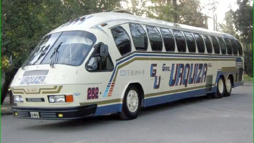 Bus bala. Colectivo con diseño aerodinámico ideado por el empresario necochense Miguel Latorre