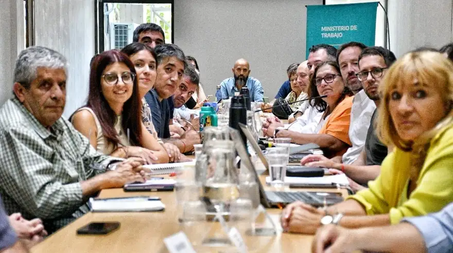 Paritarias bonaerenses: Provincia ofertó a estatales una suba en 2 cuotas y expuso la "situación económica y financiera"