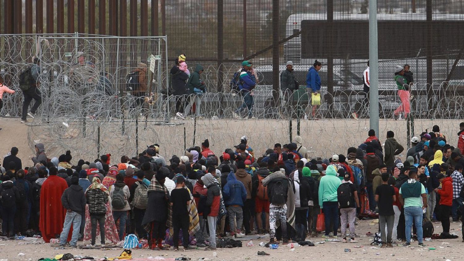 SE MANTIENE EN SUSPENSO la ley SB4 que criminaliza a los MIGRANTES ilegales en TEXAS