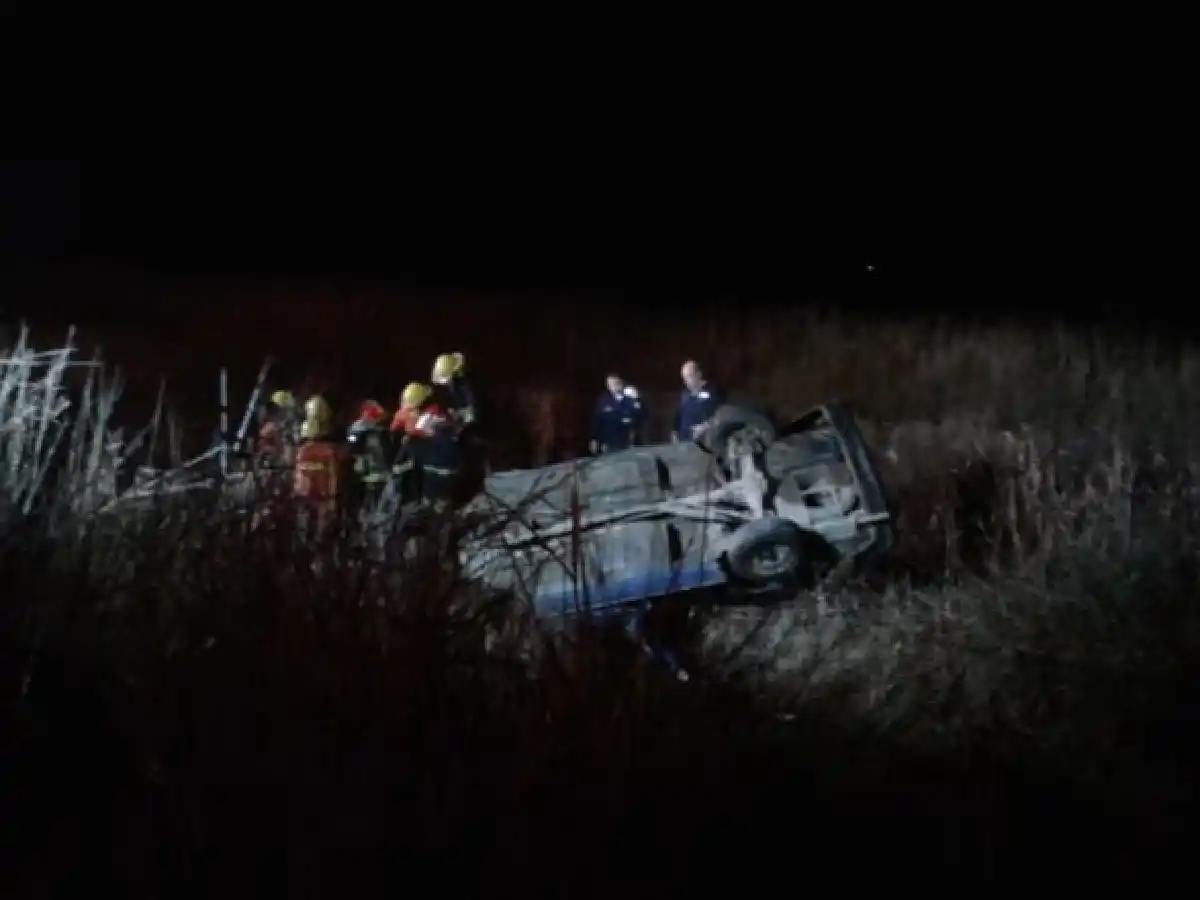 Una mujer murió tras tumbar con su auto en la ruta E-95
