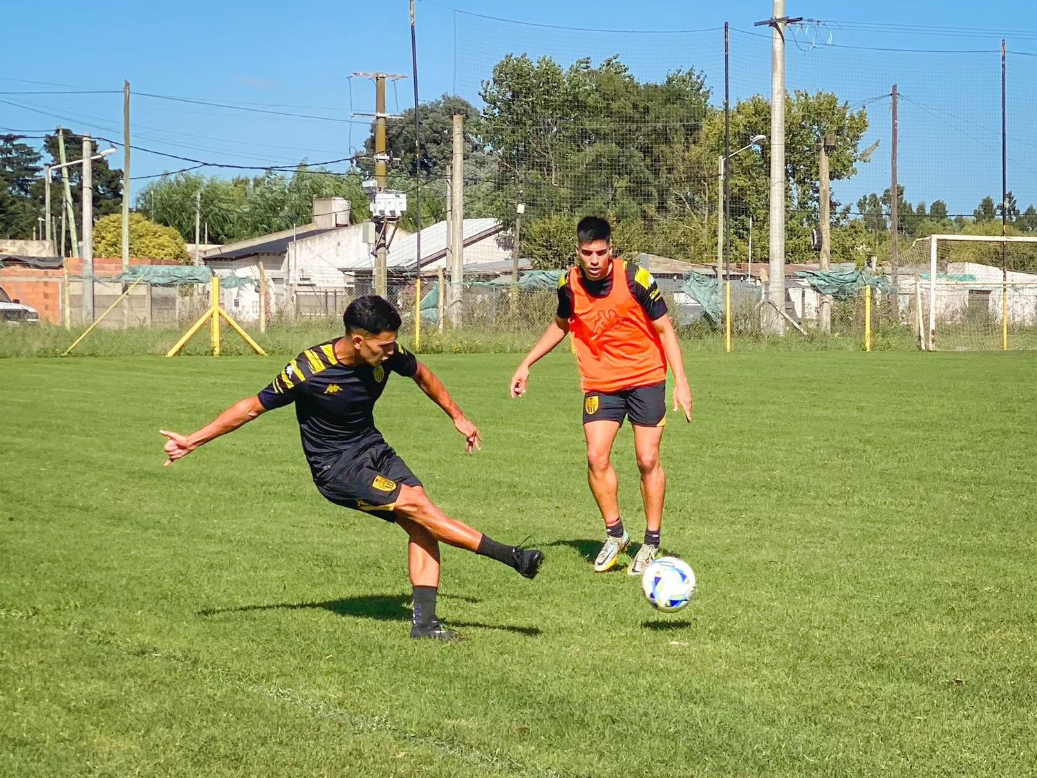 Enzo Galabert y Joaquín Jara, en un entrenamiento.