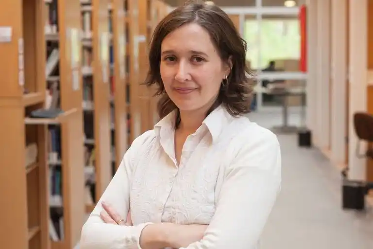 Eugenia Mitchelstein, directora del Departamento de Ciencias Sociales de la Universidad de San Andrés y referente en estudios sobre medios, desinformación y audiencias.