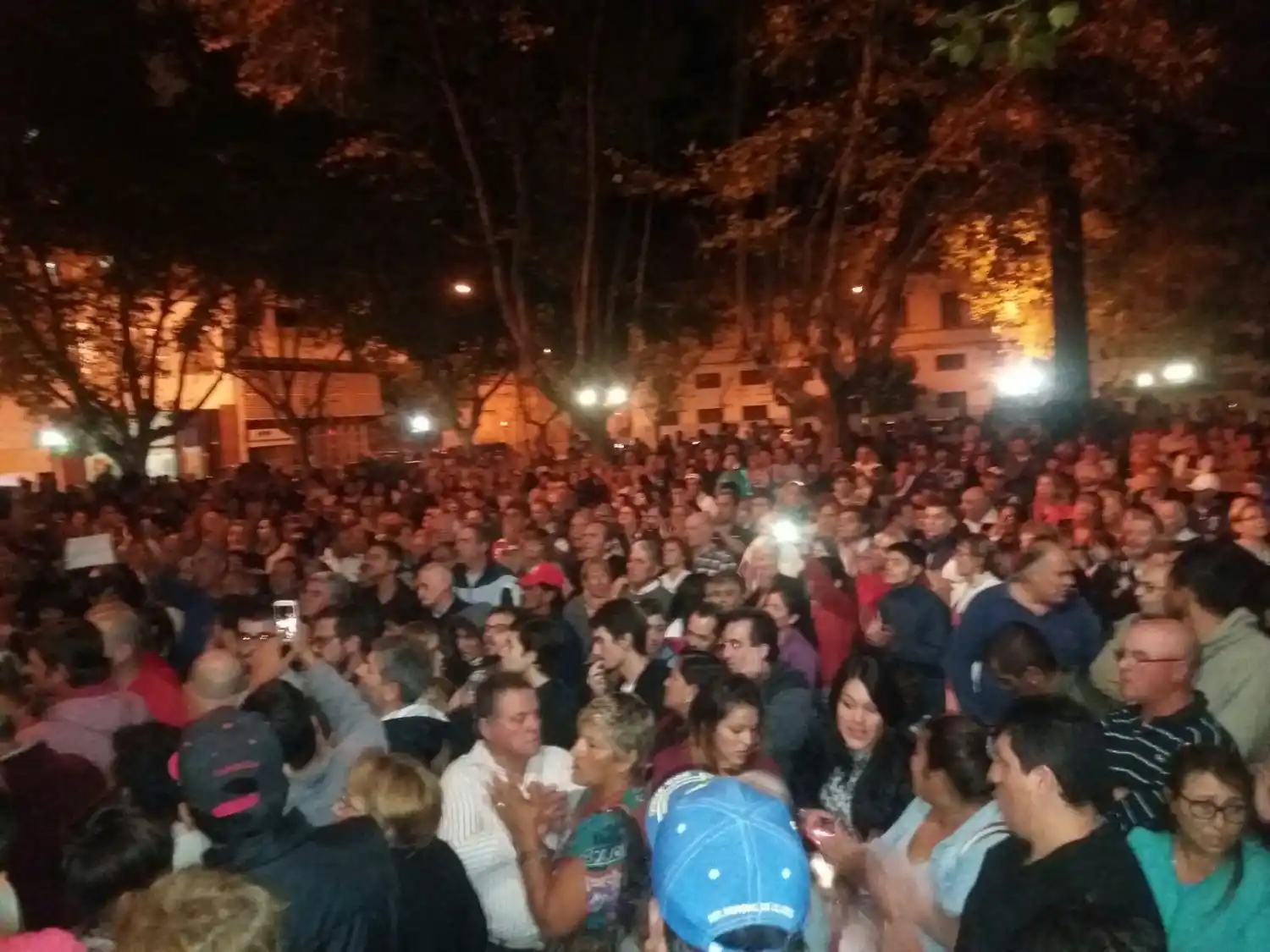 Pergamino: Vecinos volvieron a reclamar por el tarifazo eléctrico