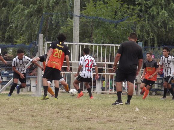 San Pedro en Fase 3: clubes deben abrir de 08.00 a 24.00 y no pueden continuar sus torneos internos