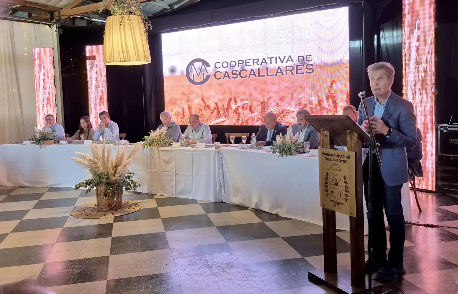 Redrado fue el primero en disertar en la Mesa que estuvo encabezada por el ministro de Desarrollo Agrario, Javier Rodríguez