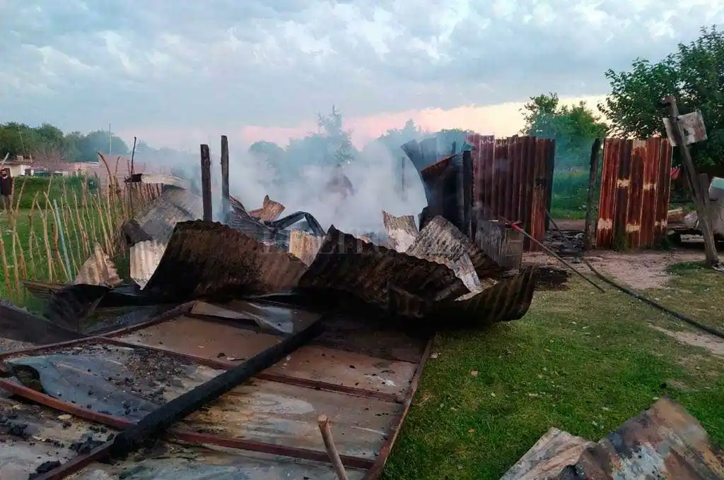 Una decena de casas incendiadas en barrio Las Vegas de Santo Tomé