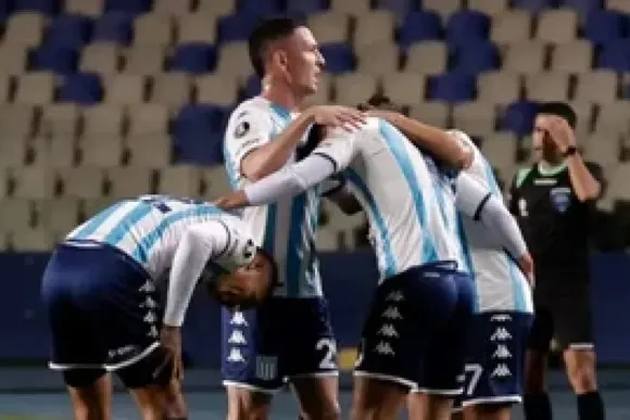 Racing va por un triunfo en la Libertadores
