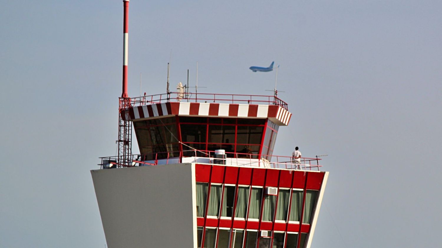 Nueva ley ómnibus: se mantiene el plan de privatizar Aerolíneas Argentinas mientras que EANA e Intercargo quedarían en el estado