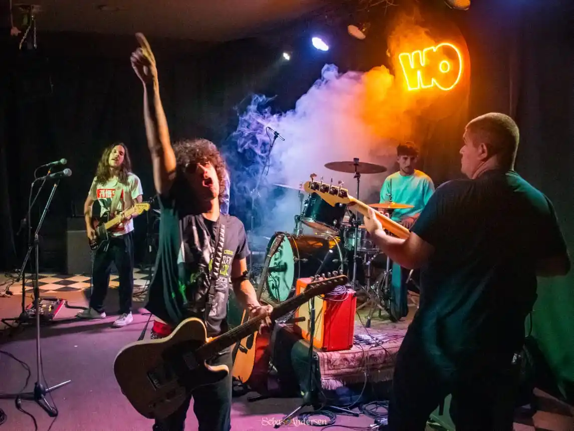 Adrenalina en Wo. Tributo a Viejas Locas e Intoxicados