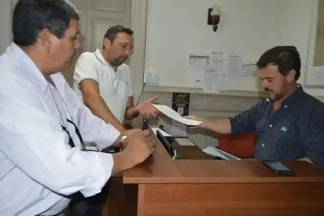 Municipales entregaron un Petitorio al Intendente pidiendo respuestas