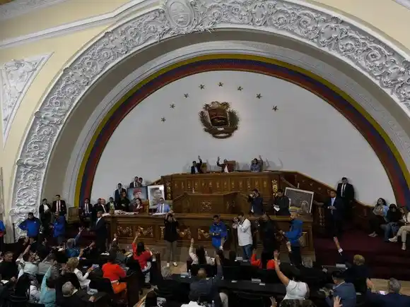 Parlamento  respalda instalación del Consejo por la Soberanía y la Paz