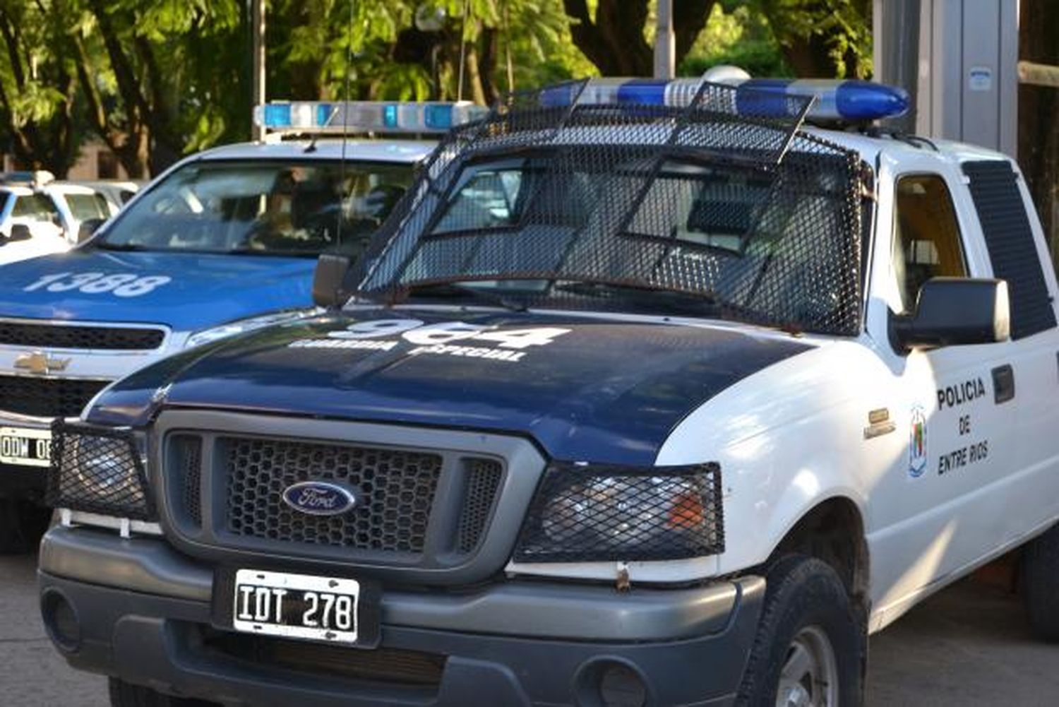 Tres detenidos en allanamientos relacionados con robos a comercios