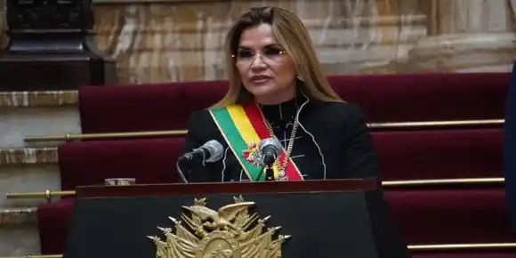 Jeanine Áñez, presidenta (e) de Bolivia se retira de las elecciones