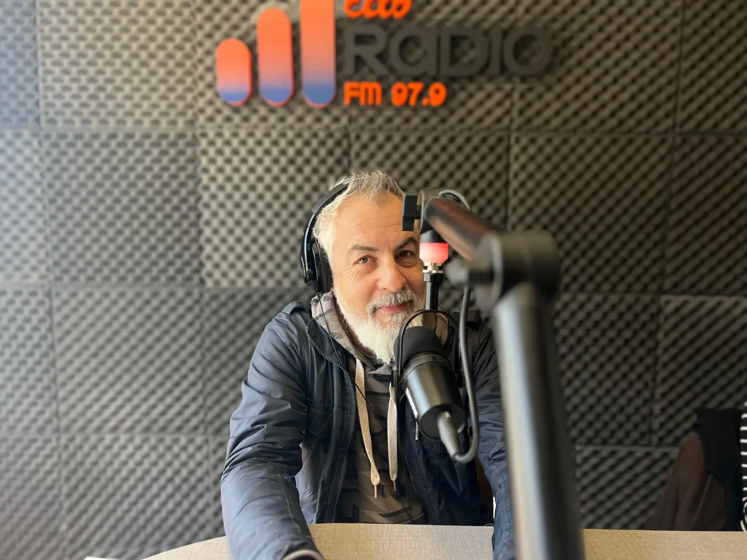 Walter Medina, escritor y periodista, en Ecos Radio.