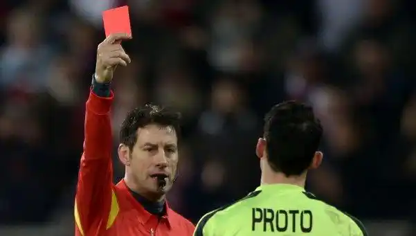 La FIFA aprobó el uso de tecnología para asistencia arbitral