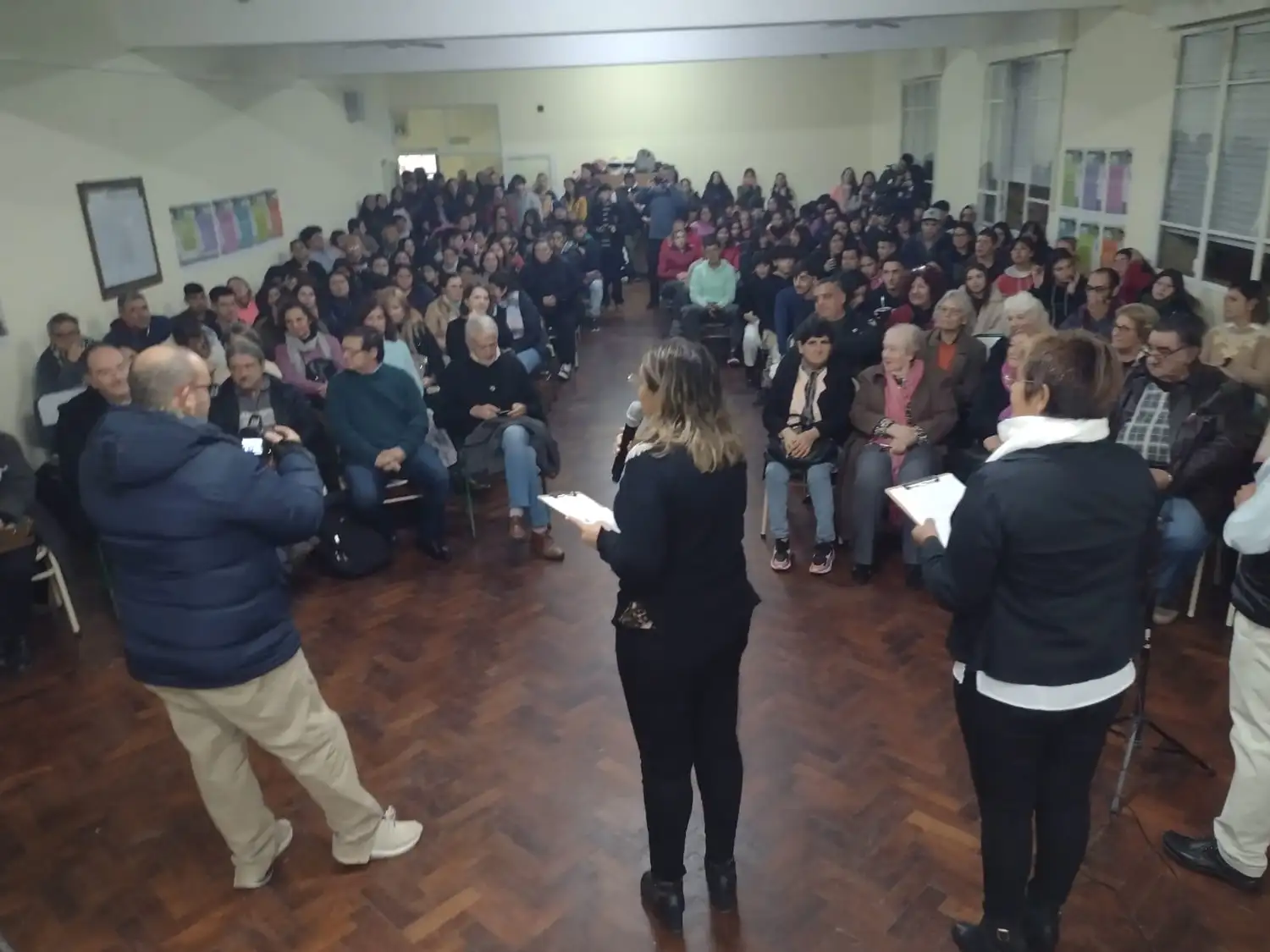 El acto contó con un marco importante de público.