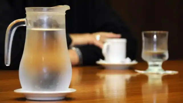 El “derecho de jarra” de agua suma adhesiones