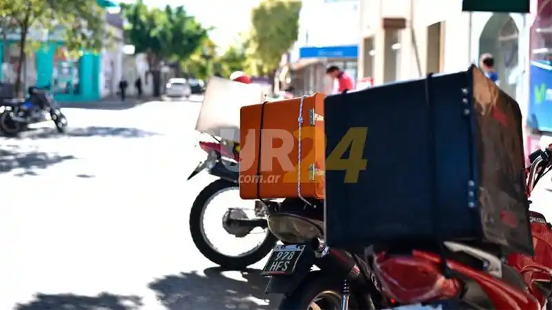 Venado Tuerto: le roban la moto a un cadete en la vereda de una rotisería