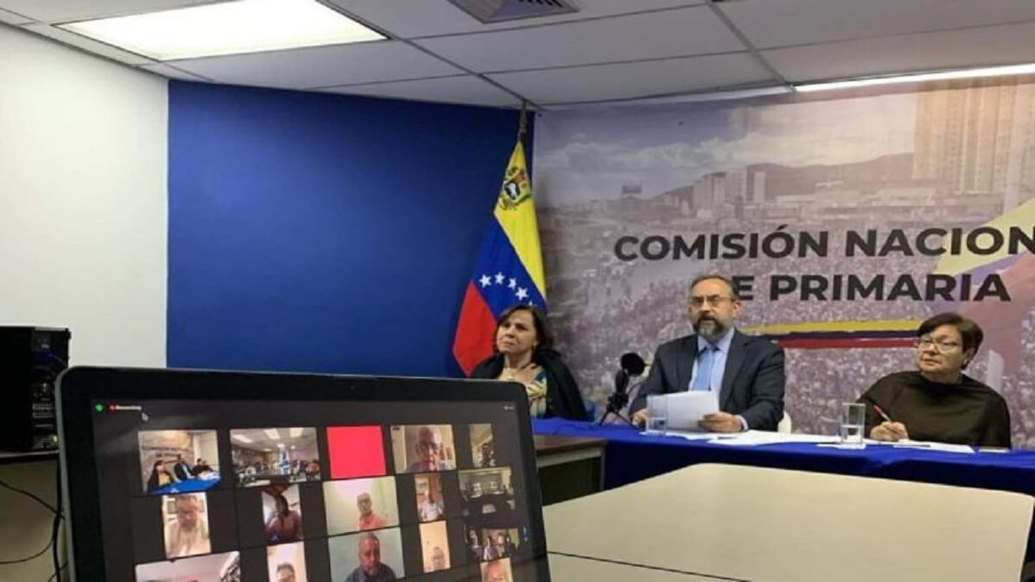 ¡CON UN PAÑUELO EN LA NARIZ! La oposición debe participar en cualquier elección ¿Por qué?