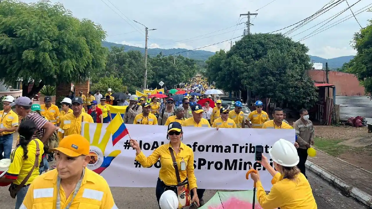 Mineros en La Guajira van contra la tributaria de Petro