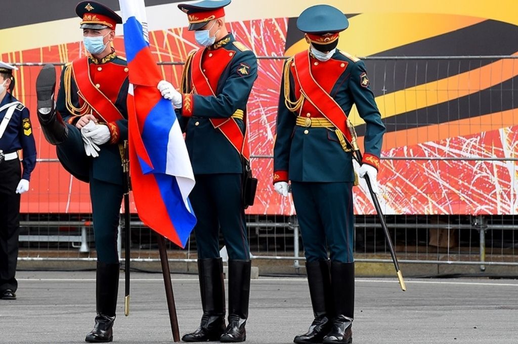 Rusia retira sus tropas de la frontera con Ucrania