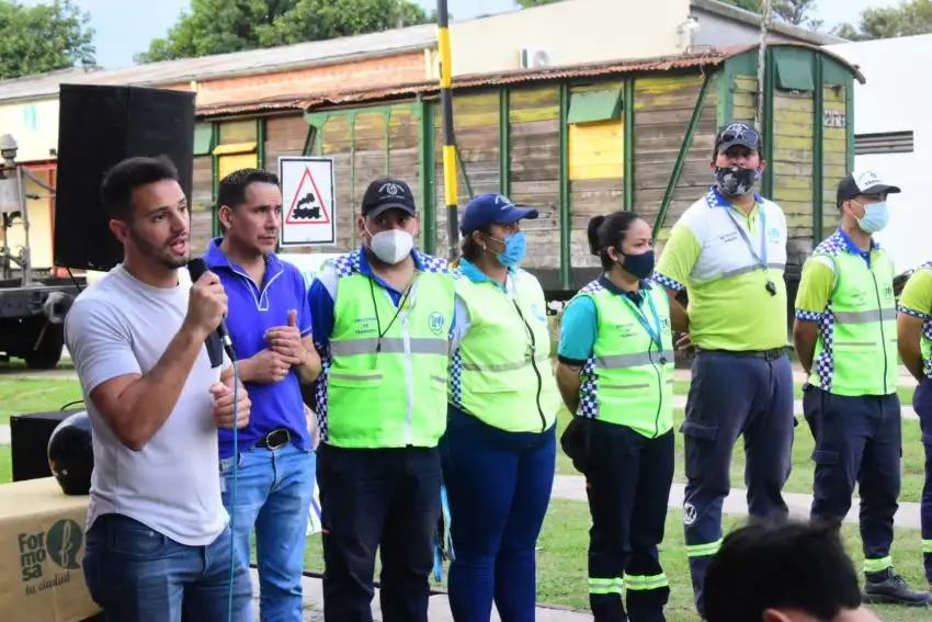 Masiva concurrencia de jóvenes para obtención de la licencia de conducir
