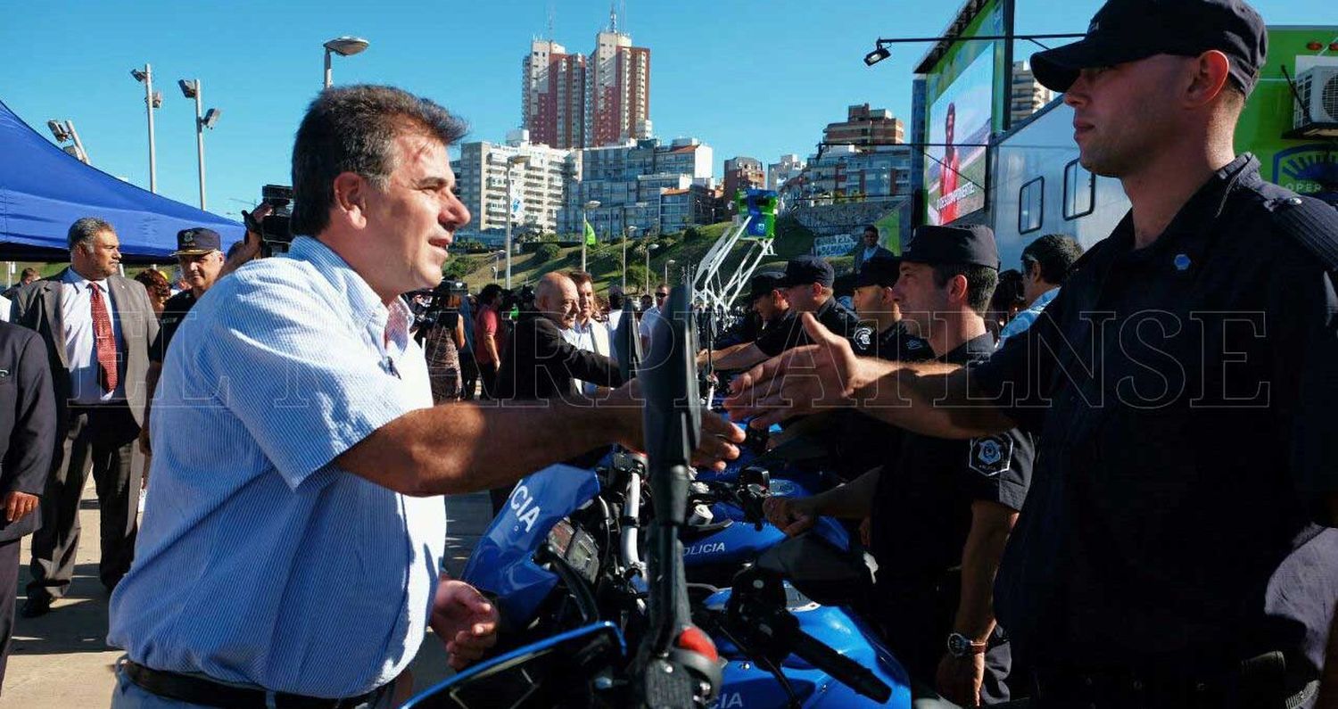 Ritondo entregó 40 motos policiales y dos torres de monitoreo