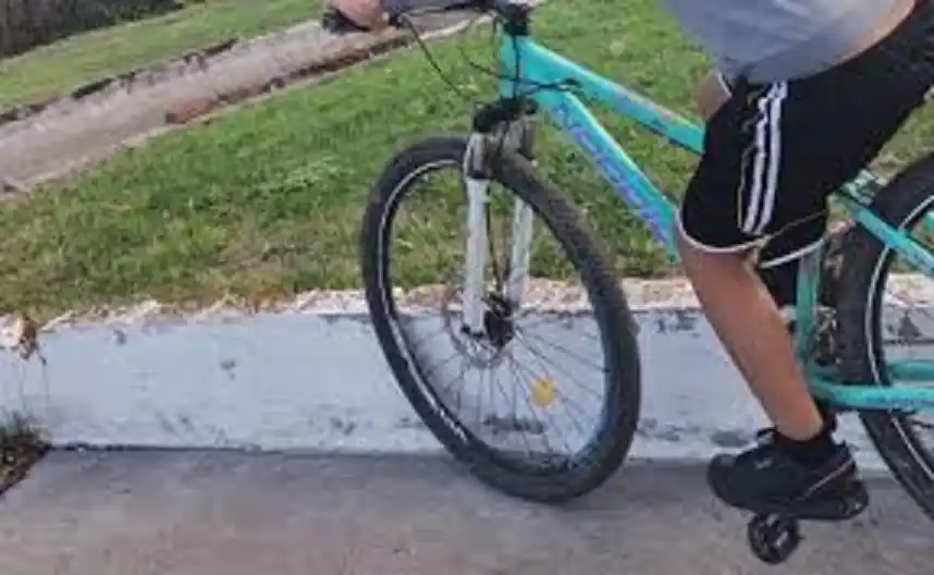 El preocupante “entretenimiento de aflojar ruedas” que pone en riesgo a alumnos escuelas de Crespo