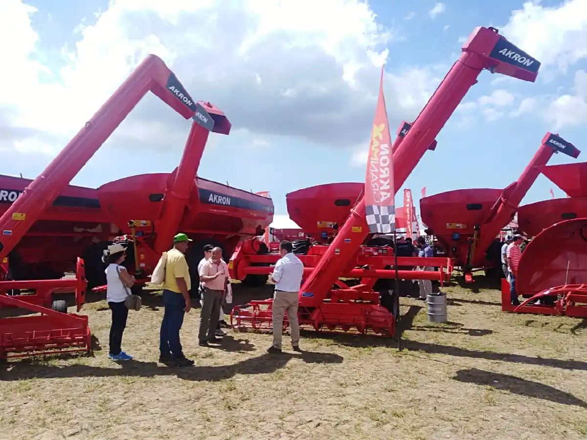 Akron pisó fuerte en Expoagro: diversidad productiva y financiera, la clave  