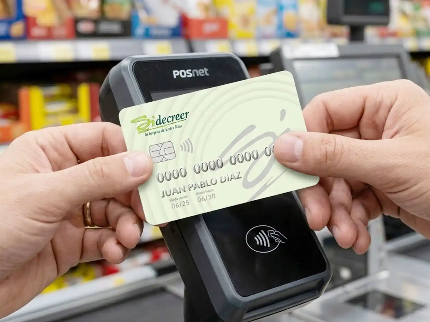 Informan sobre el recambio de plásticos de las Tarjetas Sociales