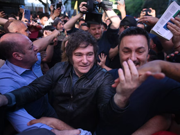 En la recta final de la campaña, Javier Milei visita Córdoba y prepara un acto de cierre en Rosario