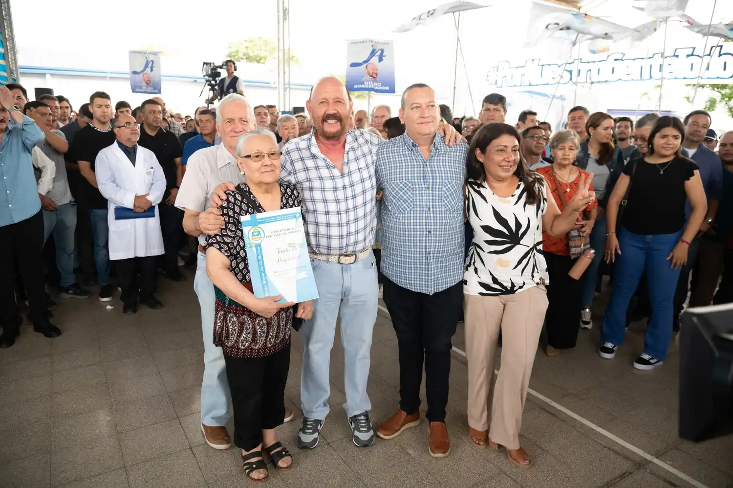 OPNGT: El Gobernador entregó títulos de propiedad a más de 170 familias en el barrio 2 de Abril