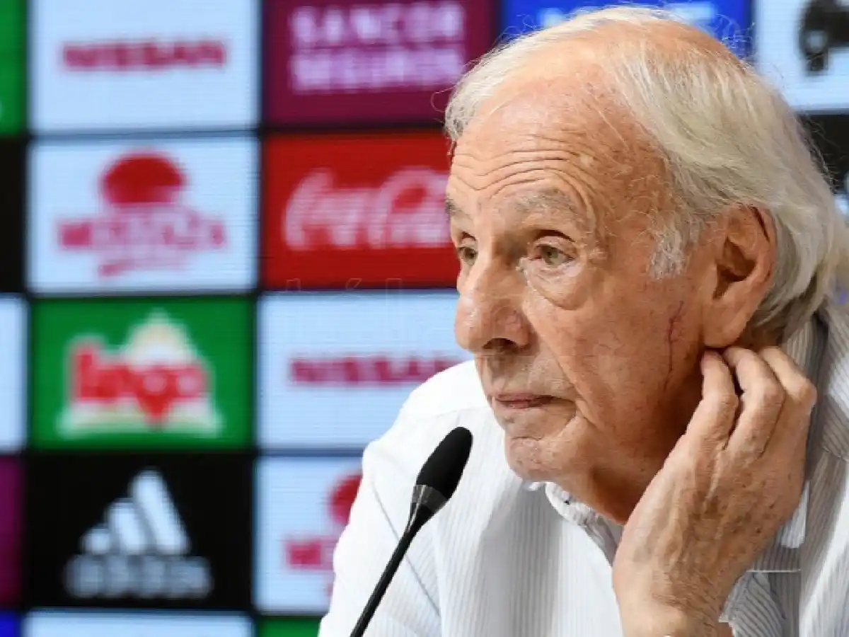 Menotti, sobre Riquelme: "No por pegarle bien a la pelota tiene que ser buen directivo"