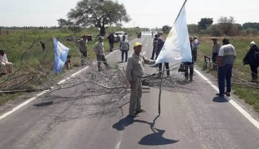Pequeños productores liberan la traza de la ruta nacional 86 luego de un acuerdo