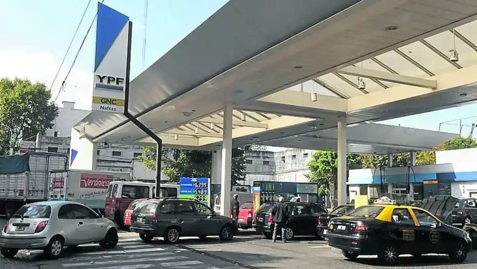 YPF, al igual que sus competidoras, elevó sus precios