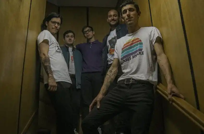 "Nos miran raro" despide el año en el Centro Cultural "La Casa de enfrente"