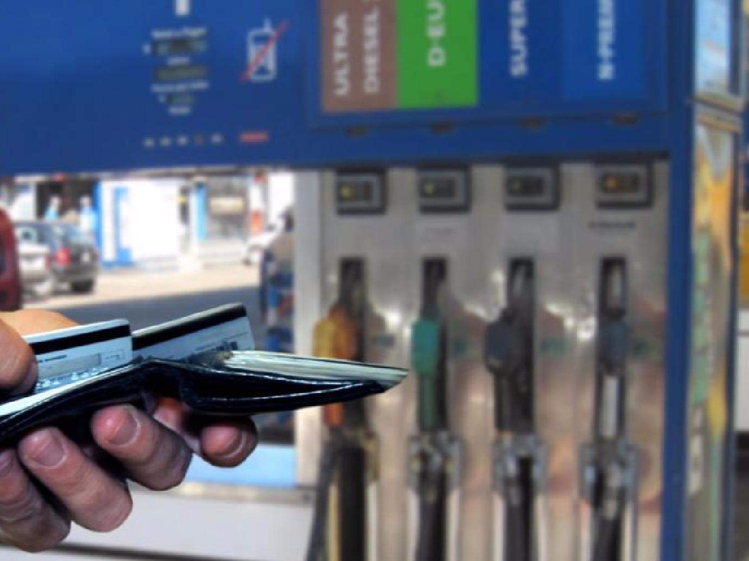 Unas 700 estaciones de servicio dejarían de recibir tarjetas