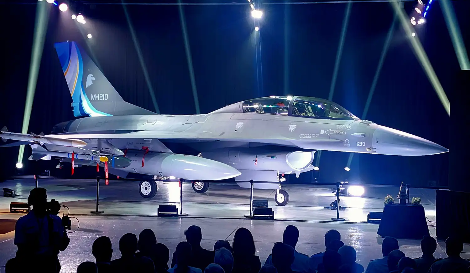 El gobierno presentó el F-16 en Tandil en un acto cargado de emoción y con un claro mensaje político