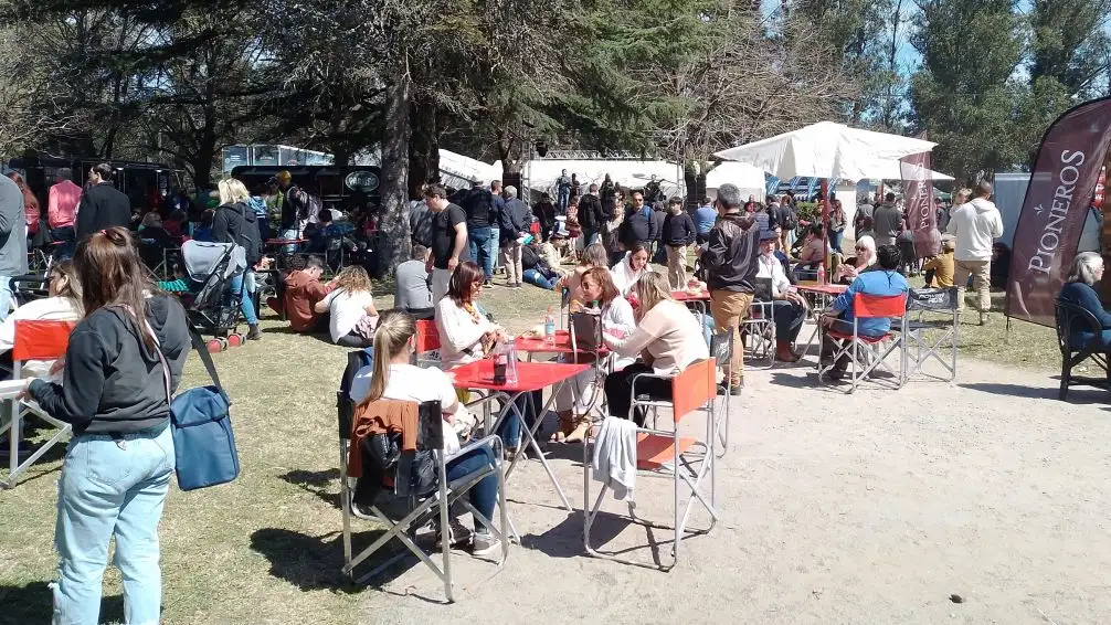 Shows folklóricos, retro y diversión, complementan una oferta gastronómica de primer nivel