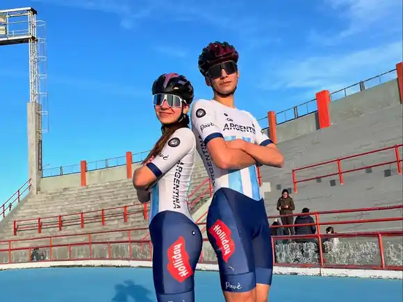 Dos patinadores marplatenses venden rifas para ir al Mundial: "Es muy frustrante ver a nuestro deporte caer así"