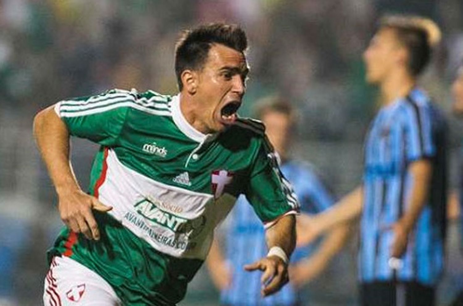 Mouche vuelve al fútbol argentino después de tres años afuera