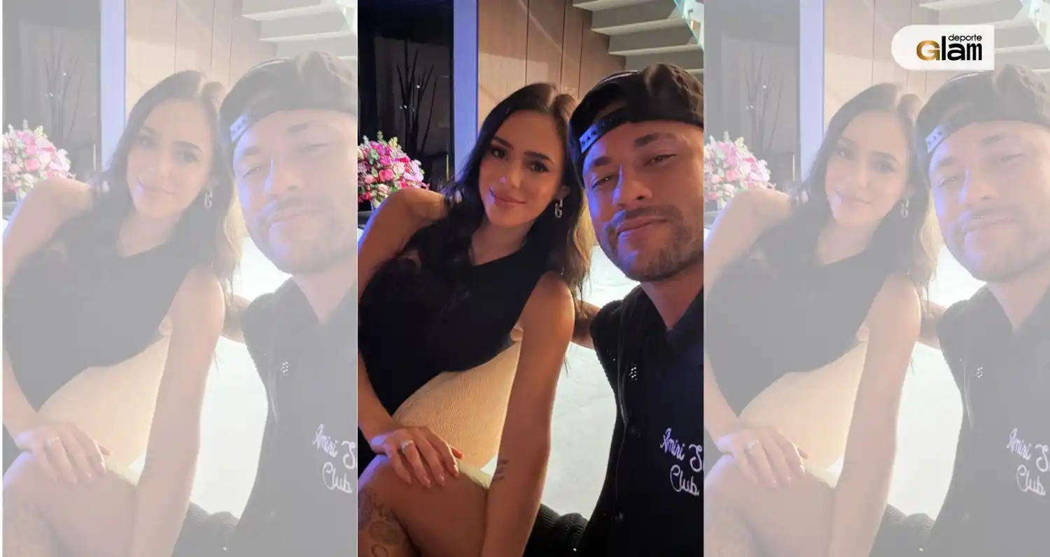 La pareja posa en medio de la sorpresa de cumpleaños de la influencer (Foto: IG)