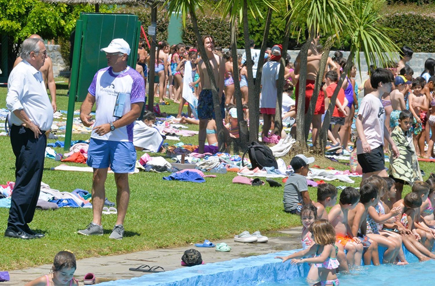 Lunghi visitó la Colonia municipal de vacaciones